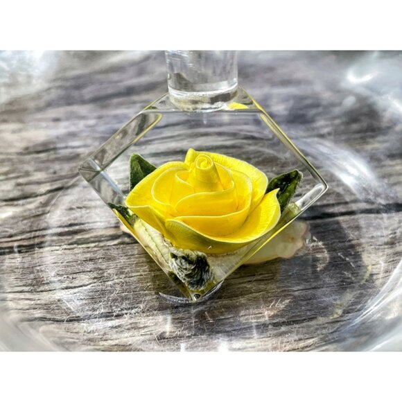Vintage 1960s Reversed carved Lucite Yellow rose ring holder trinket Dish - Picture 7 of 10